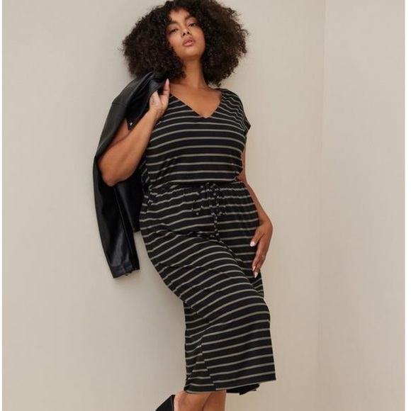 TORRID MIDI DOLMAN SLEEVE SLIT DRESS - SUPER SOFT STRIPE GREEN - Picture 2 of 6